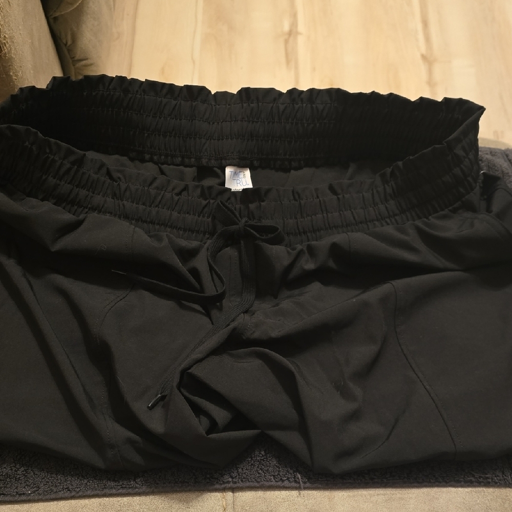 Time And Tru Maternity Joggers Size Medium In Black NWT - Picture 4 of 7